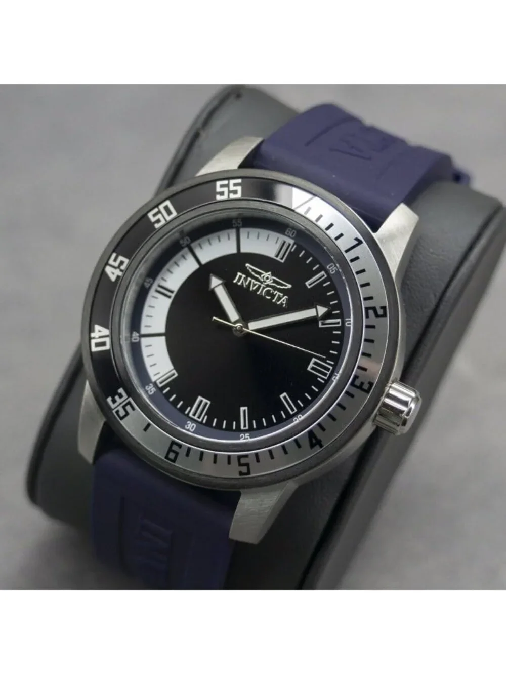 Mens Blue Black Analog Quartz Fashion Solid Specialty Silicone Round Wrist Watch
